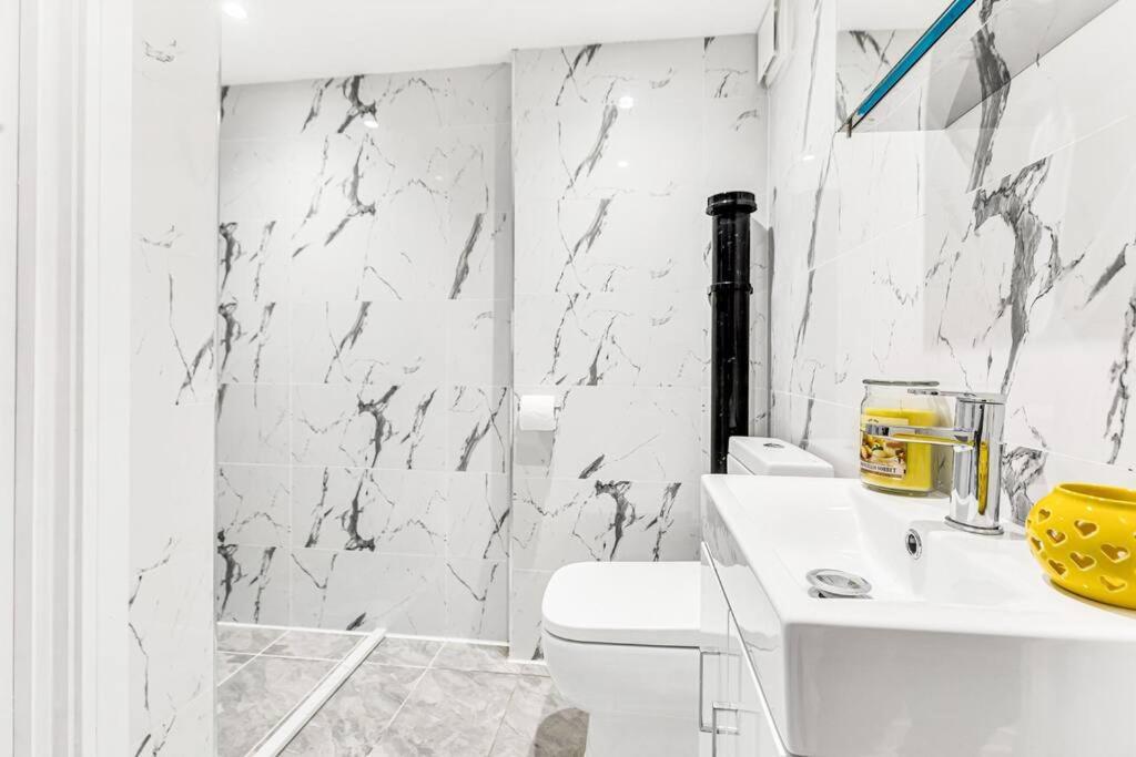 Luxstay Holland Park Apartment With Ac London Luaran gambar