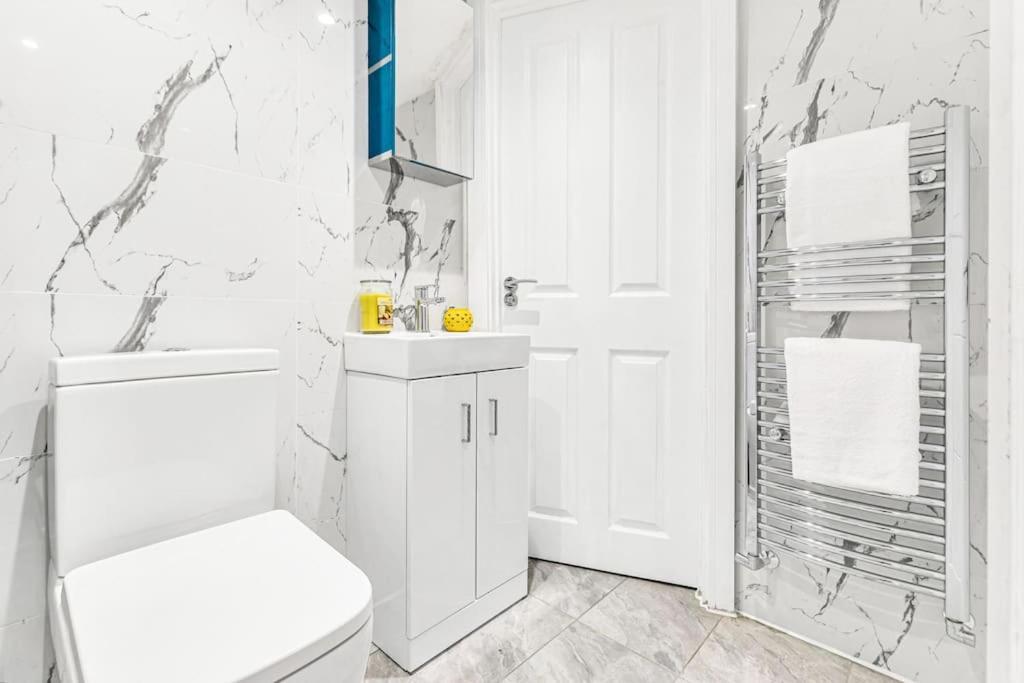 Luxstay Holland Park Apartment With Ac London Luaran gambar