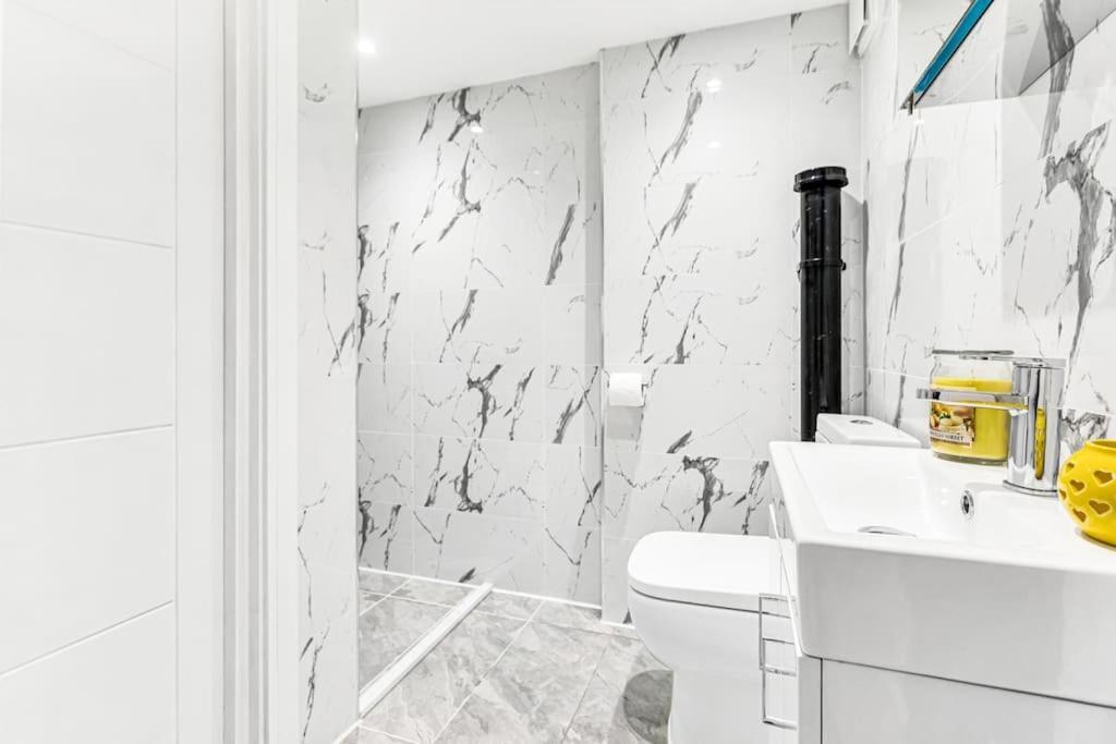 Luxstay Holland Park Apartment With Ac London Luaran gambar